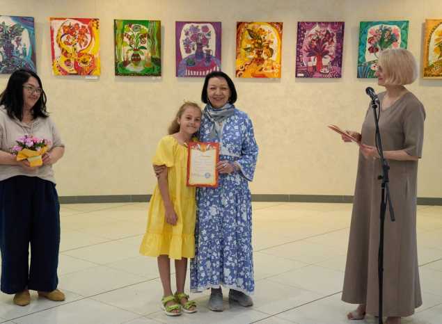 В филармонии открылась выставка детского рисунка