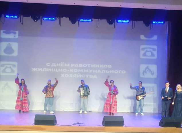 Ансамбль «Злато-Серебро» поздравил пензенских коммунальщиков с профессиональным праздником
