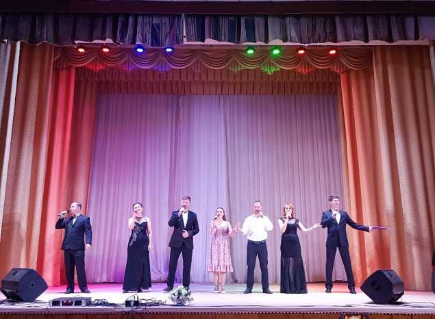 Артисты группы «Калейдоскоп» выступили для эвакуированных граждан ЛНР и ДНР