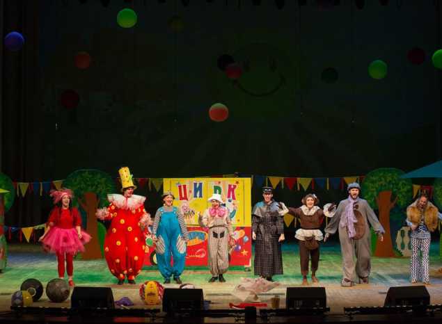 Предлагаем посмотреть яркие фрагменты музыкальных сказок «Джельсомино» и «Приключения Фунтика, или Фунтик и дама с усами»!