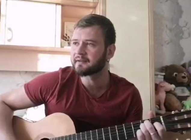 Тимофей Кузьмин исполняет песню «Ветерок»