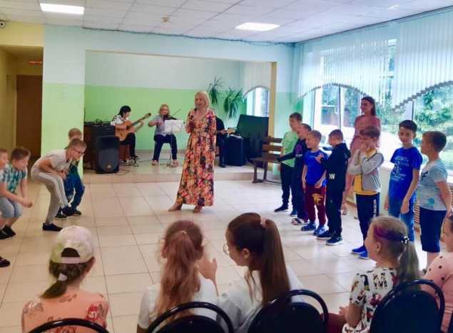 Творческий коллектив «Экспромт» выступил для учащихся гимназии № 42 города Пензы