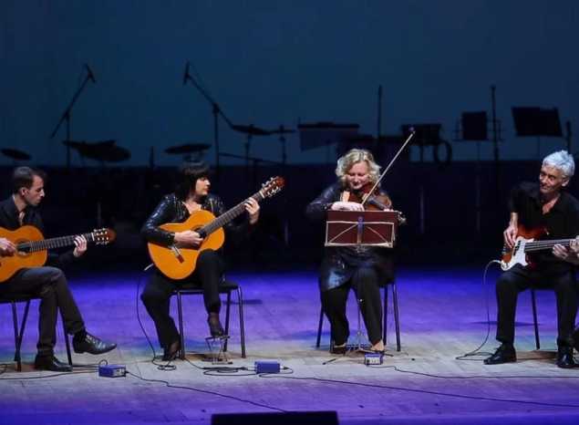 Предлагаем посмотреть фрагмент Большого летнего концерта от 2015 года