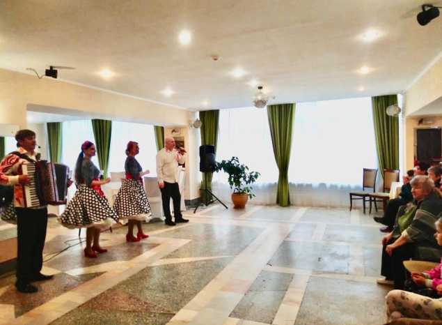 Ансамбль «Горница» выступил в гостинице «Ласточка»