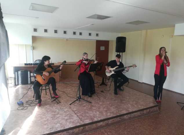 Творческий коллектив «Экспромт» выступил в Леонидовке