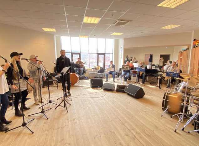 Поём песни военных лет вместе!