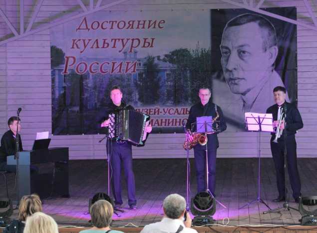 Артисты «Пензаконцерта» приняли участие в «Сиреневом вечере в Ивановке»