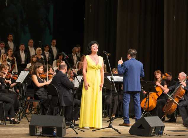 Предлагаем посмотреть выступления солистки Губернаторской симфонической капеллы Ирины Керденской