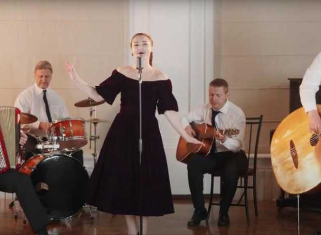 Марта Серебрякова представила премьеру клипа на песню «Вдали»