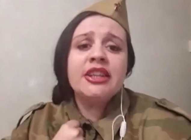 Солистка Губернаторской симфонической капеллы Гульсина Рафекова исполняет песню «Десятый батальон»