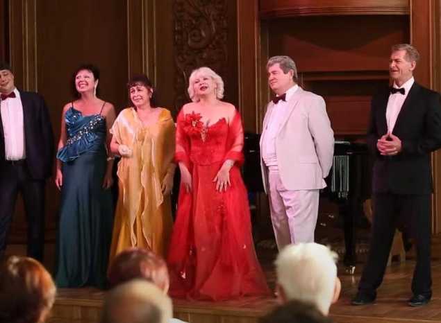 Предлагаем посмотреть фрагменты концертной программы «Вечер романса» от 2014 года