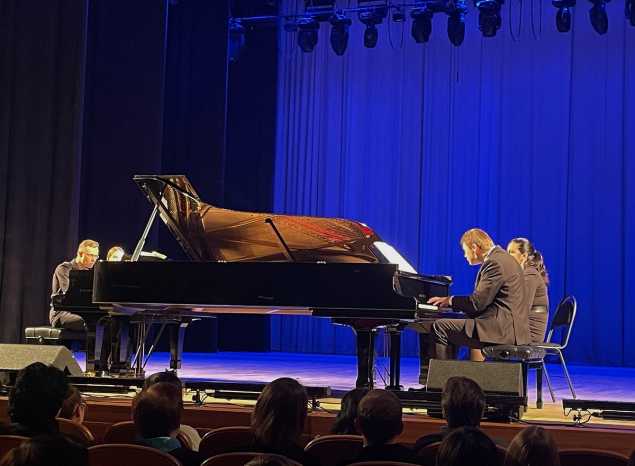 В филармонии состоялся вечер фортепианных дуэтов