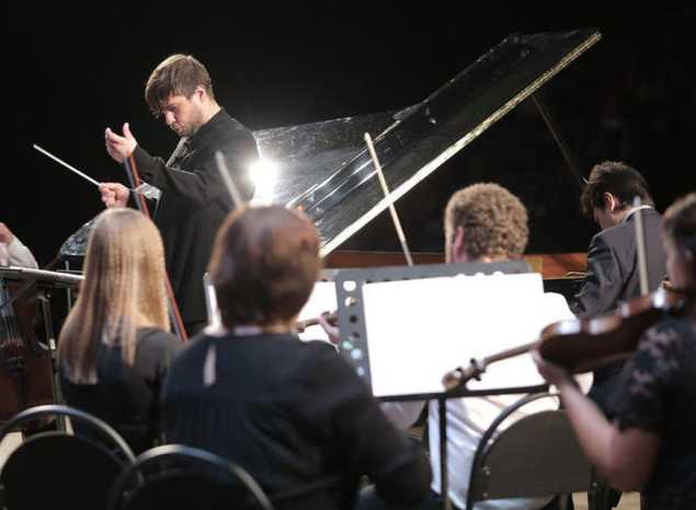 Состоялся концерт в исполнении симфонического оркестра Губернаторской симфонической капеллы с приглашённым дирижёром Михаилом Мясниковым и пианистом Игорем Виноградовым из Саратова 