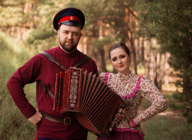 Семейный дуэт Уваркиных — участник VII Межрегионального фестиваля казачьей культуры «Сурская застава»