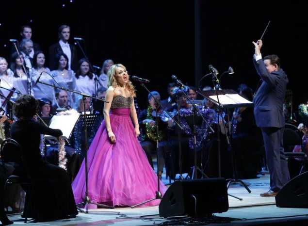 Солистка Губернаторской симфонической капеллы Ольга Андреева записала видеообращение к зрителям