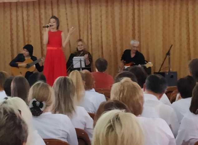 Дню медицинского работника посвящается