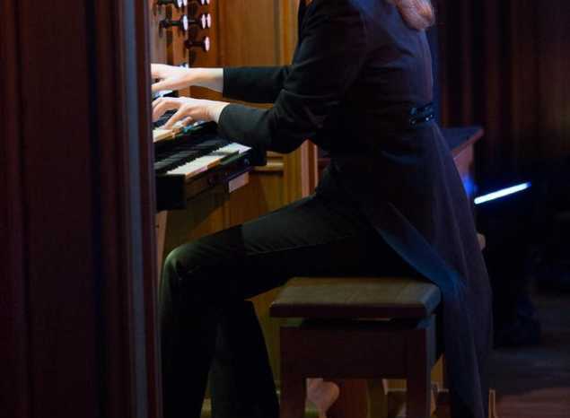 Предлагаем посмотреть фрагмент концертной программы к Всероссийскому дню органа в исполнении Софьи Семьяновой