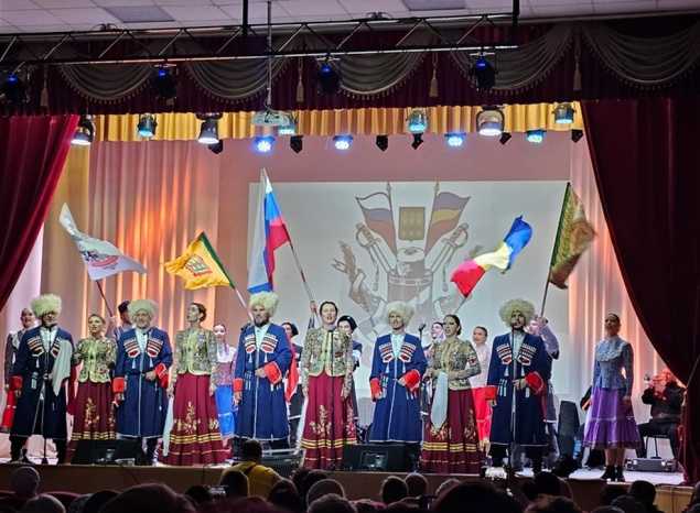 Ансамбль «Казачья застава» выступил в Шемышейке