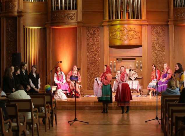 «Миряне» выступили с программой «Зимние вечёрки»