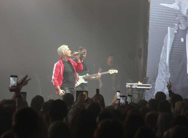 В Киноконцертном зале «Пенза» выступили Диана Арбенина и «Ночные снайперы»