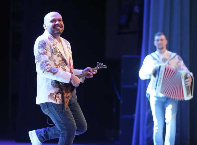 Иван Нивин выступил с ярким «Шоу – Балалайка»