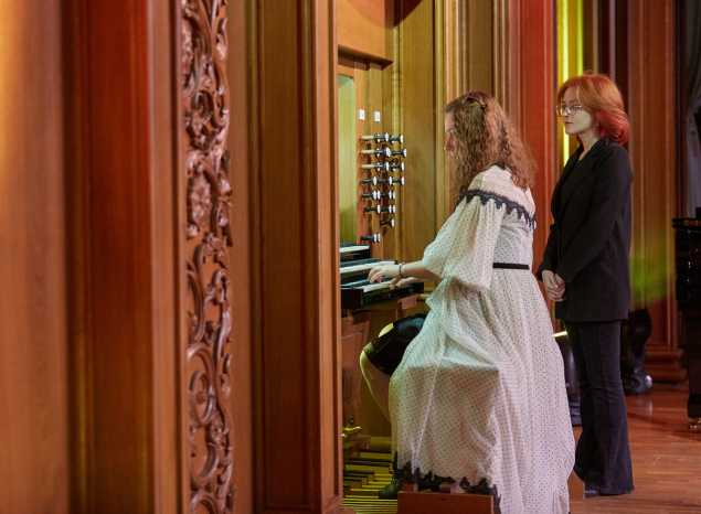 В филармонии впервые выступила органистка Мария Лесовиченко