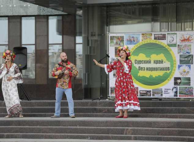 Ансамбль «Злато-Серебро» выступил в рамках акции «Сурский край – без наркотиков»