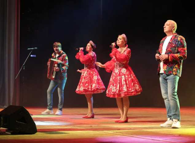 Пензенцы пришли на «Первое свидание» с ансамблем «Горница»