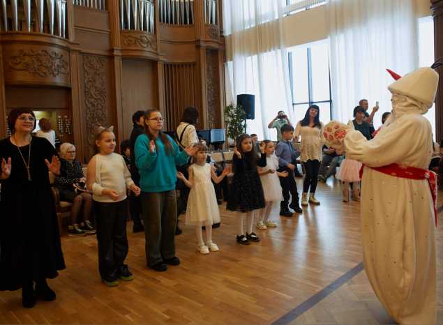 На благотворительной ёлке в «Пензаконцерте» побывало около 200 детей