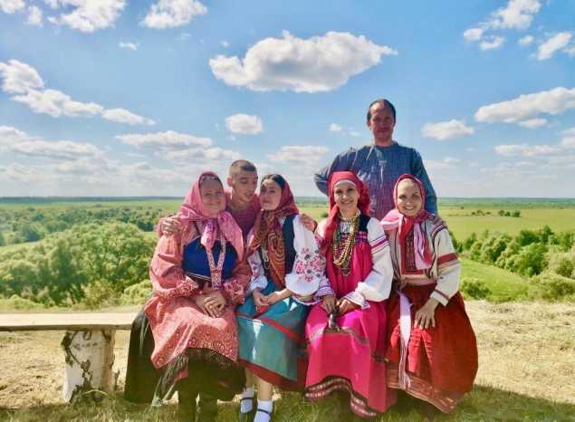 «Миряне» приняли участие во Всероссийской акции «Надень народное на День России»