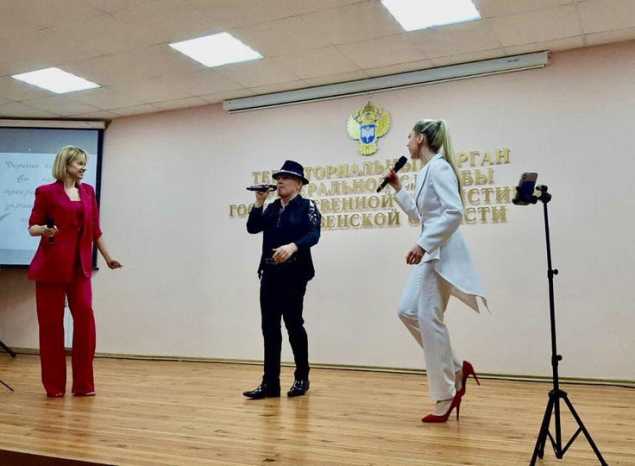 Солисты ансамбля «Экспресс-бэнд» выступили в Пензастате