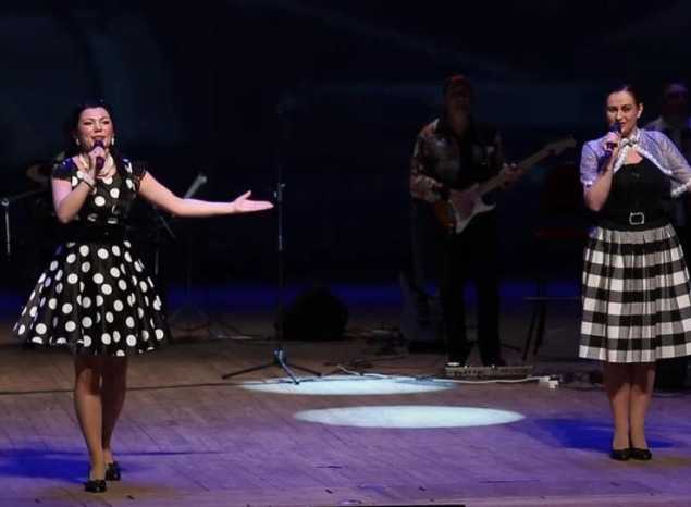 Предлагаем посмотреть фрагменты сольного концерта Натальи Мещеряковой и ансамбля «Злато-Серебро» от 2015 года!