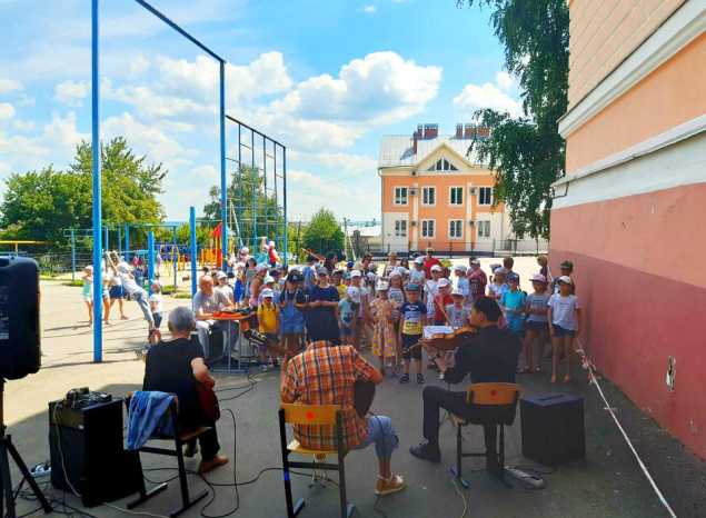 Творческий коллектив «Экспромт» выступил для ребят из летнего лагеря гимназии № 4 «Ступени» г. Пензы