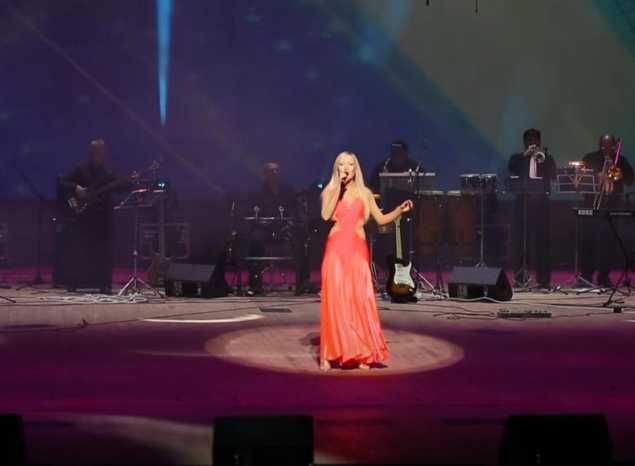 Предлагаем посмотреть фрагмент Большого летнего концерта от 2014 года