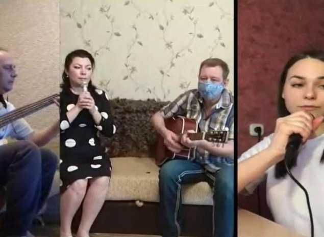 Наталья Мещерякова и артисты ансамбля «Злато-Серебро» готовятся к концерту «Весна на клавишах Победы»