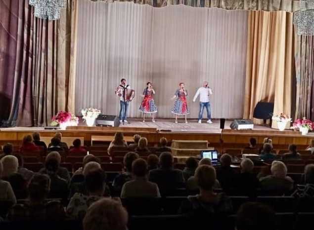 Ансамбль «Горница» выступил в санатории «Берёзовая роща»
