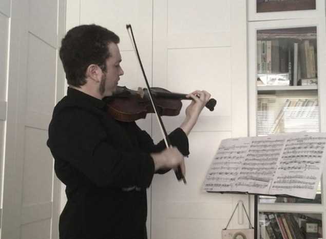 Артист оркестра Губернаторской симфонической капеллы Кирилл Антонов поделился музыкальным видео