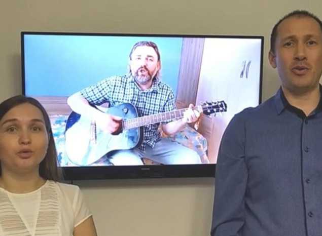 Артисты ансамбля «Миряне» исполнили песню Михаила Ножкина «Последний бой»