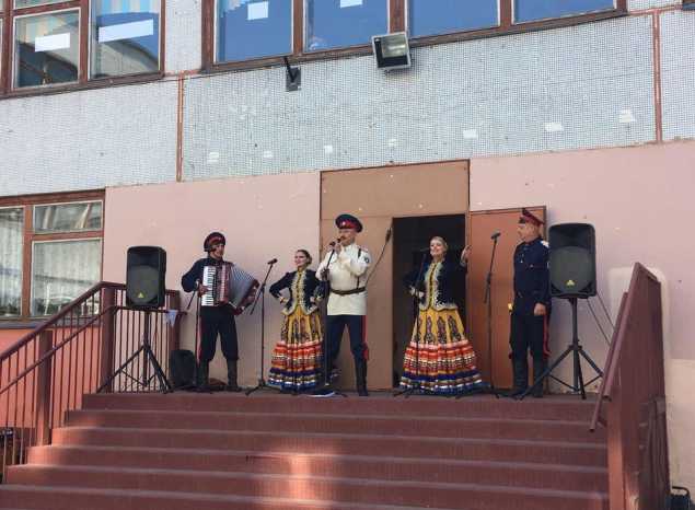 Ансамбль «Вольница» выступил на избирательном участке, расположенном в школе № 69 города Пензы