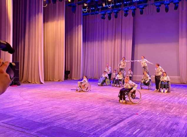 В «Пензаконцерте» состоялись съёмки клипа с участием инклюзивного коллектива «Квартала Луи» «Nika Dance»