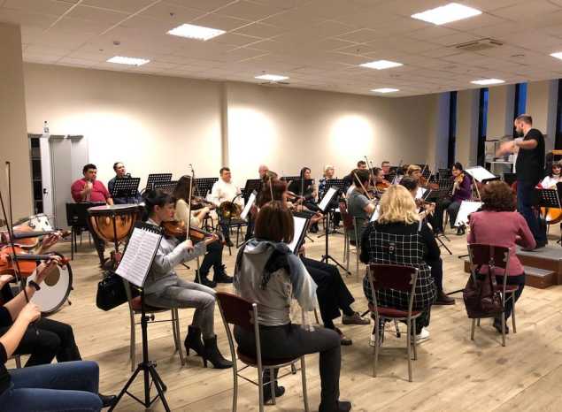 Оркестр Губернаторской симфонической капеллы готовится к концерту с известной российской пианисткой Анастасией Гамалей-Воскресенской