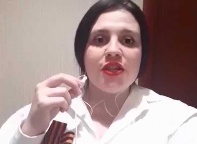 Солистка Губернаторской симфонической капеллы Гульсина Рафекова исполнила песню «Священная война»