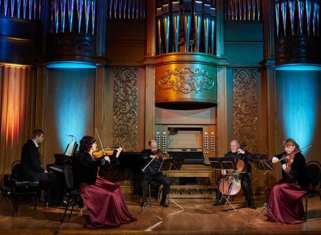 Струнный квартет «Премьера» выступил с пианистом Александром Губарьковым