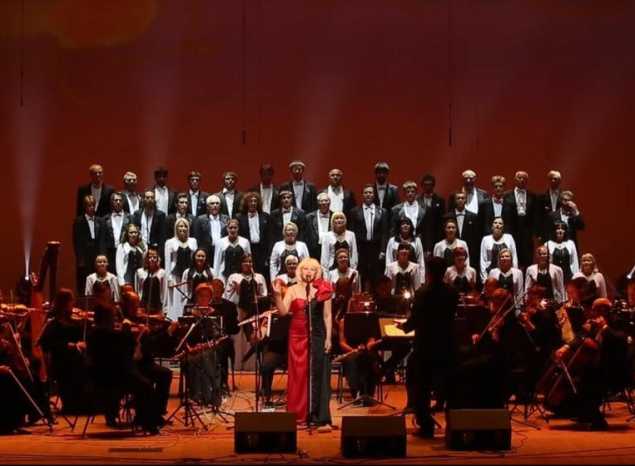 Предлагаем посмотреть фрагмент Большого летнего концерта от 2014 года