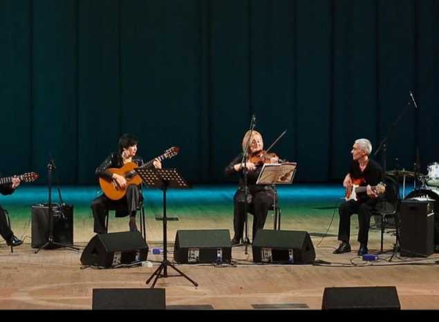 Предлагаем посмотреть фрагмент выступления творческого коллектива «Экспромт» от 2014 года