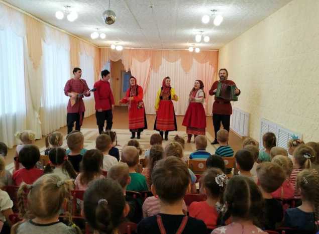 Ансамбль русской этнической музыки «Миряне» выступил в детском саду № 109/1 города Пензы