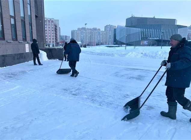 На территории «Пензаконцерта» продолжаются работы по уборке снега