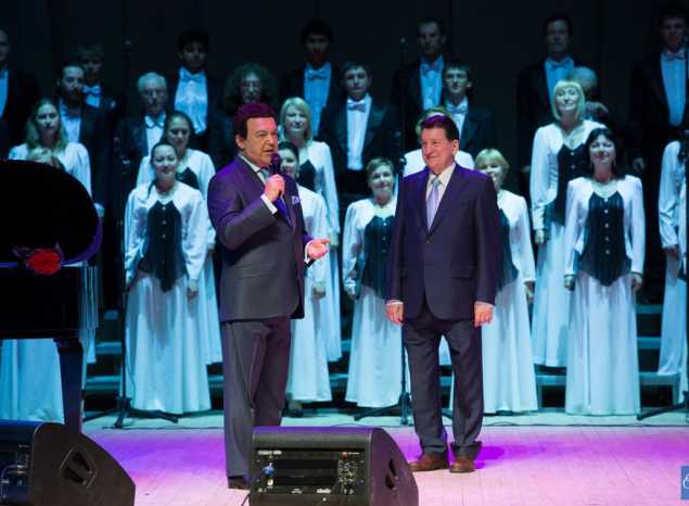 Предлагаем посмотреть фрагменты выступления Иосифа Кобзона в ККЗ «Пенза» от 2015 года