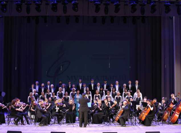 В День памяти и скорби предлагаем посмотреть выступления разных лет артистов Губернаторской симфонической капеллы