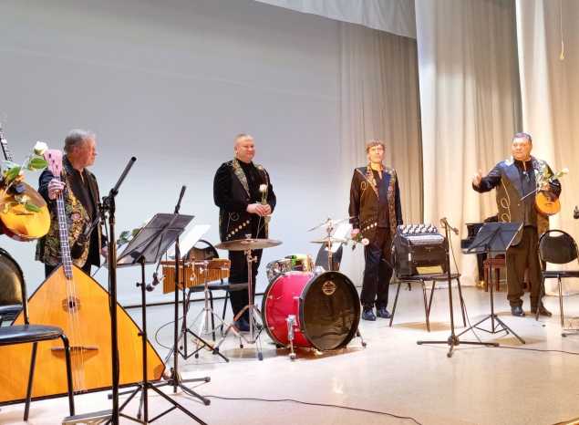 Жителей г. Заречного с Днем музыки поздравил ансамбль «Губерния»